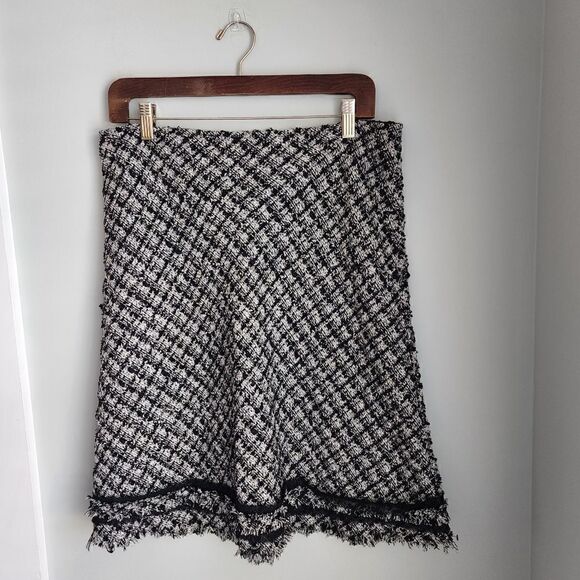 Event Black White Lined Back Zip Straight Midi Skirt Fringe Hem Size Large - Picture 1 of 5